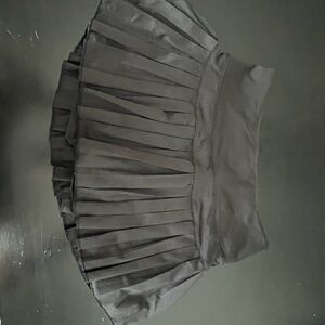 Gold Hinge Black Pleated Tennis Skirt